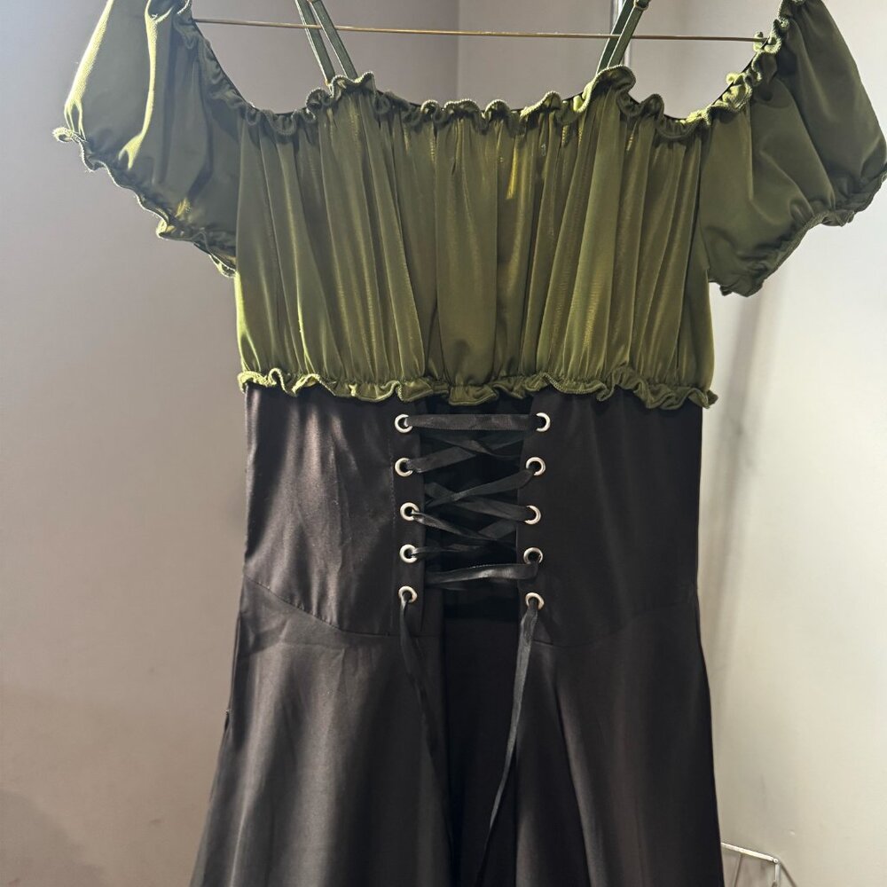 Green bodice black skirt with black ribbon corset - Picture 2 of 7